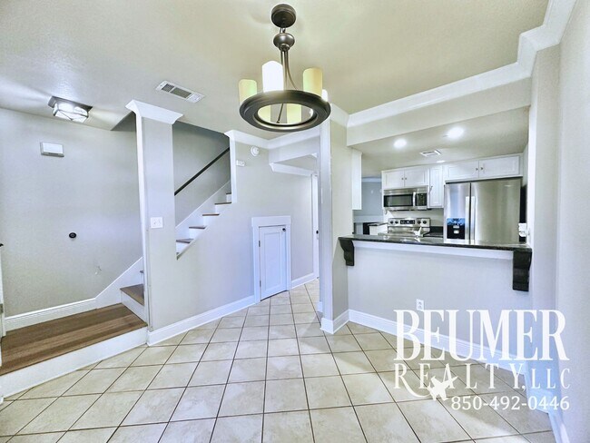 Foto del edificio - $450 Off Move In Special Adorable 2br 1.5 ...