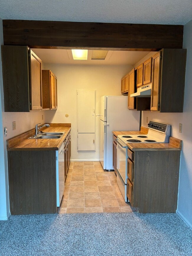 Building Photo - 2 Bedroom with a Wood Burning Stove