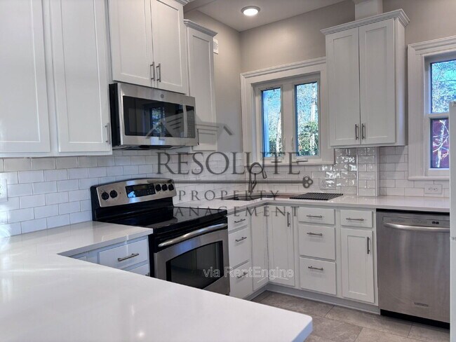 Foto del edificio - 112 Forest Rd