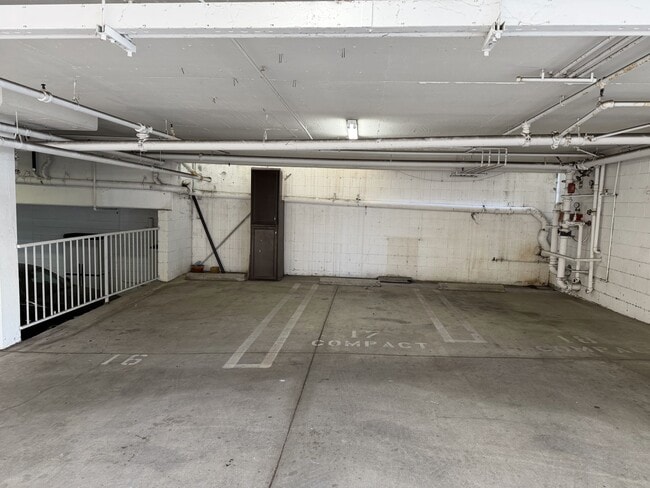 Building Photo - 1247 Barry Ave