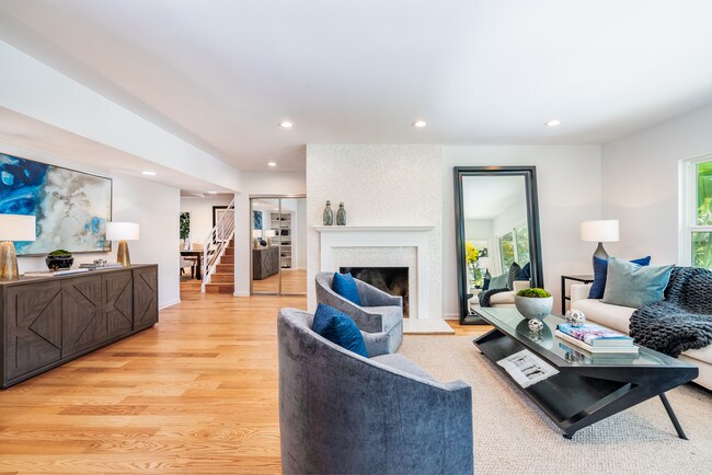 Lvng Rm - 17001 Bollinger Dr