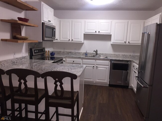 Building Photo - 653 Covecrest Dr