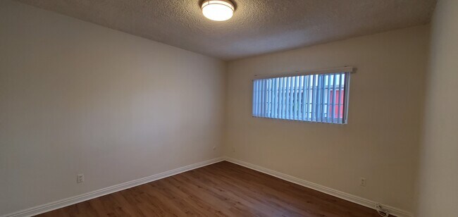 Building Photo - 4320 Russell Ave