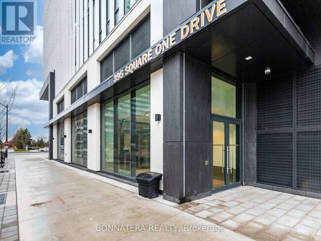 Photo du bâtiment - 395 Square One Dr
