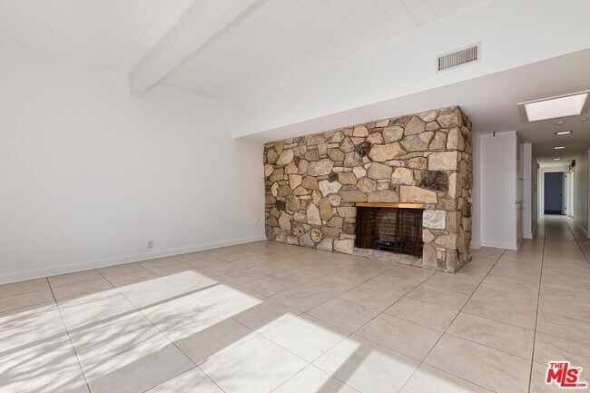 Building Photo - 1105 Tellem Dr