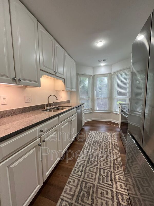 Foto del edificio - 607 Queens Rd