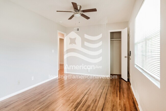 Foto del edificio - 143 W 50th Pl N