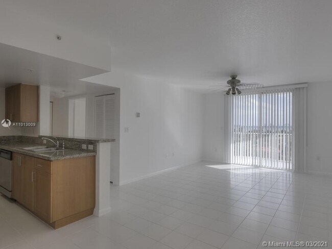 Building Photo - 1555 N Treasure Dr