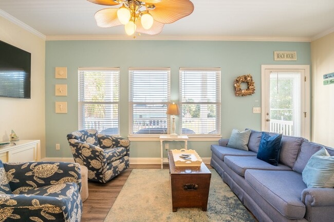 Building Photo - PRICE REDUCTION! LIVE AT THE BEACH FOR THE WINTER - AVAILABLE MID-FEBRUARY