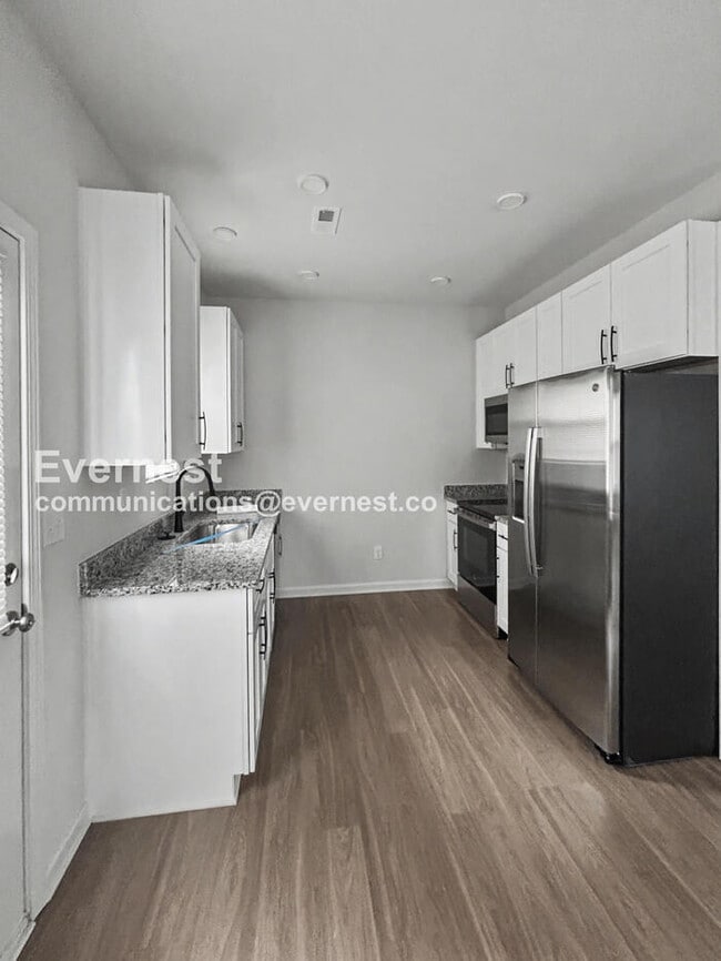 Building Photo - 404 S 12th St