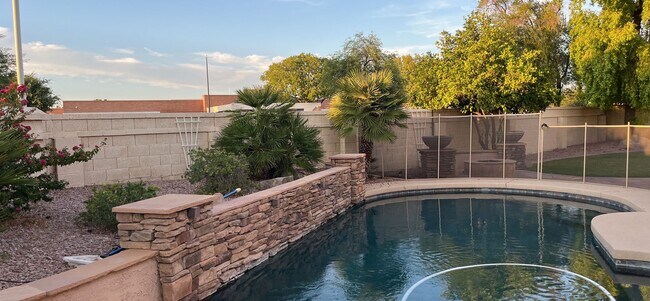 Building Photo - LOCATION!! Beautiful 4 bedrooms, 3 baths, ...