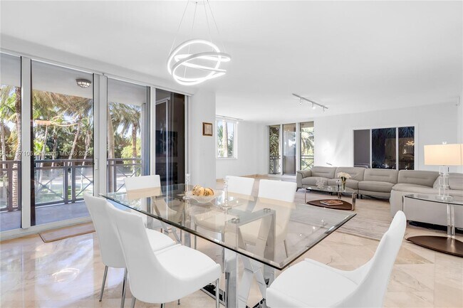 Foto del edificio - 445 Grand Bay Dr