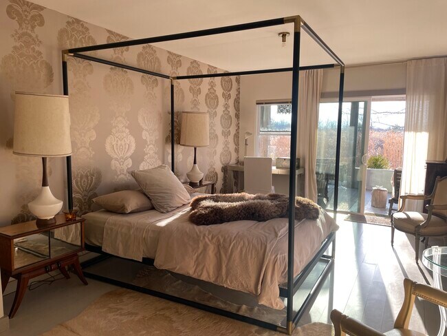 Foto del edificio - 388 Eichybush Rd