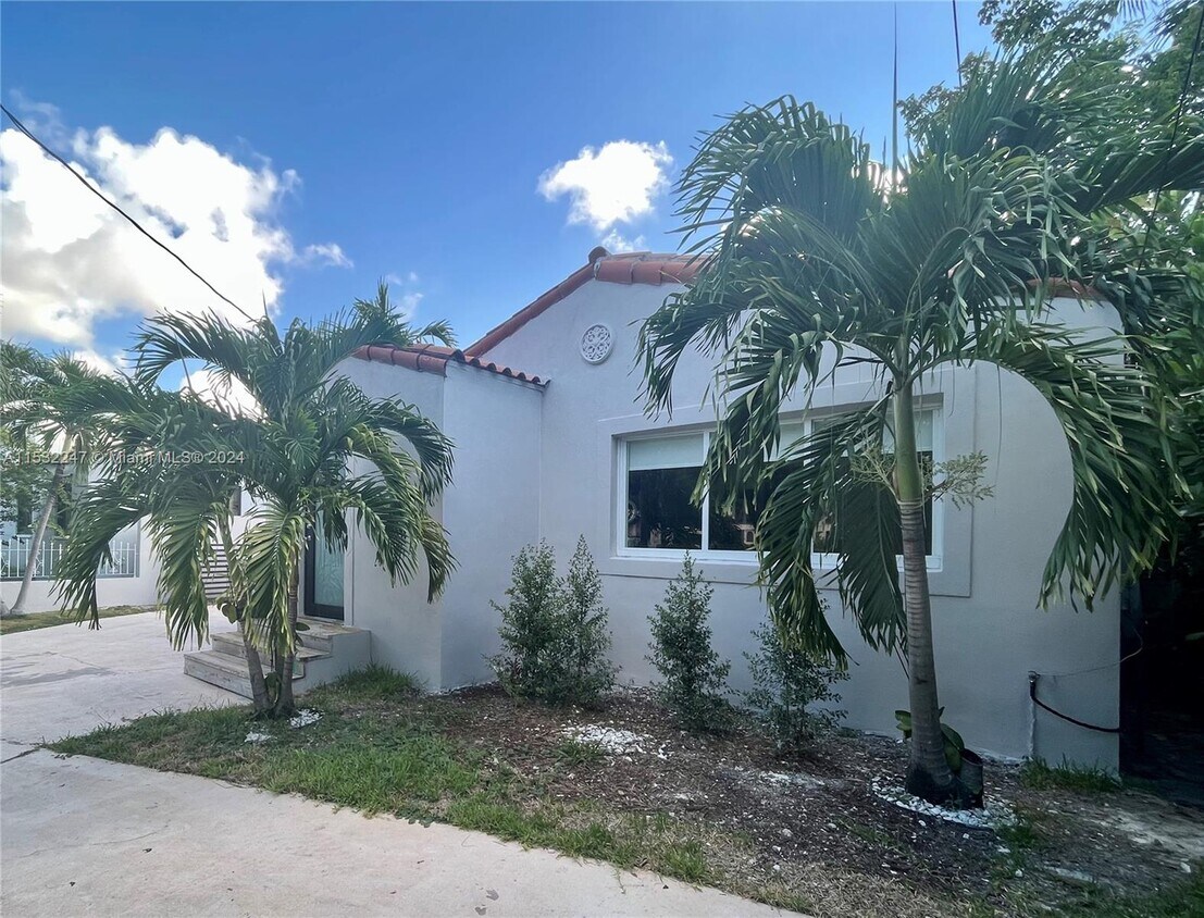 Foto principal - 337 SW 23rd Rd