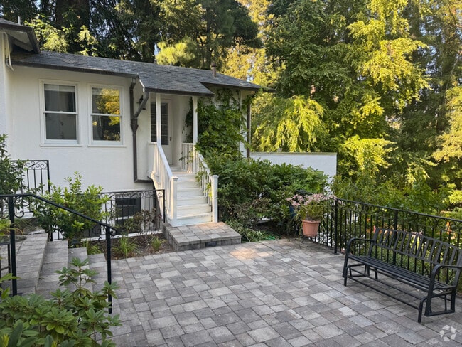 Building Photo - 2141 Forest View Ave