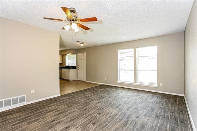 Building Photo - 352 Lakeside Dr