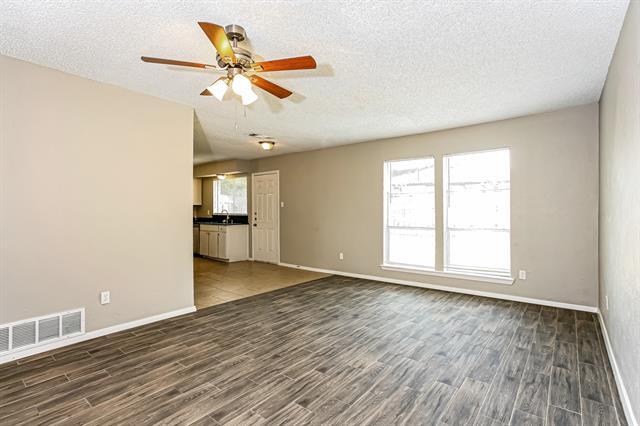 Foto del edificio - 352 Lakeside Dr