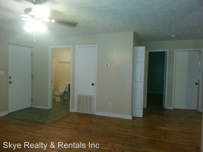 Foto del edificio - 3412 Hazelwood Ln