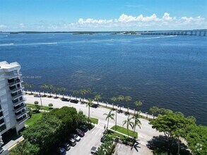 Building Photo - 1450 Brickell Bay Dr