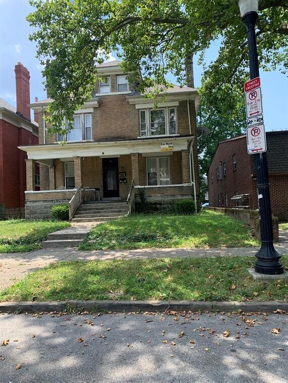 Building Photo - 75 E 18th Ave