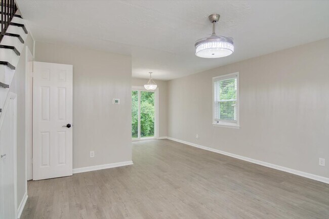 Building Photo - 425 Alta Vista Ave