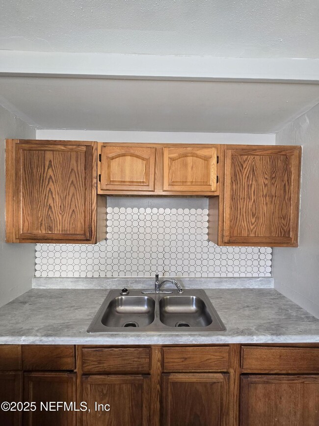 Building Photo - 1129 Melson Ave