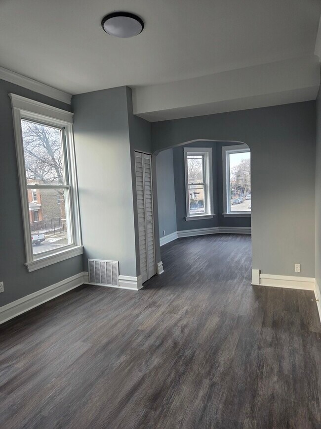 Foto del edificio - 1425 W 62nd St