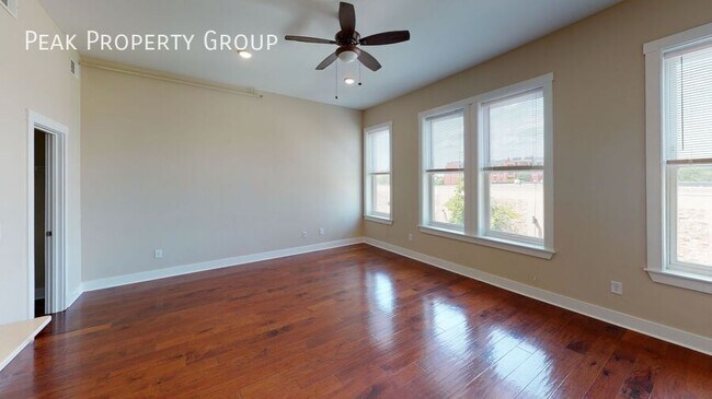 Foto del edificio - 965 E McMillan St