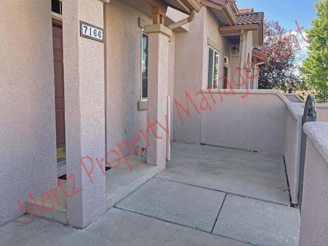Building Photo - 7166 Sand Crest Vw