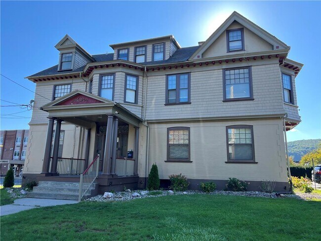 Building Photo - 728 Delaware Ave