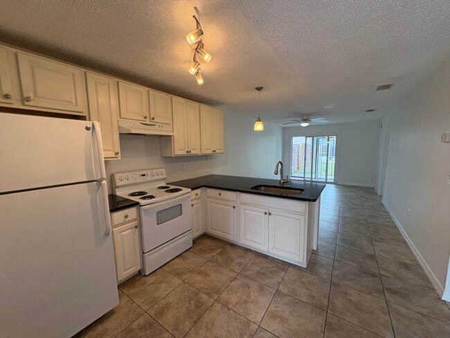 Foto del edificio - 11255 Pendleton Ave