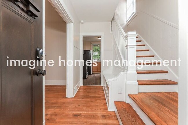 Foto del edificio - Lovely 3 Bedroom Home in Dormont!