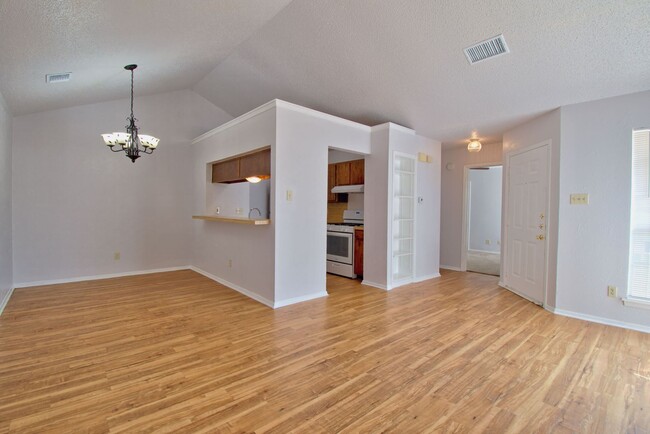 Building Photo - 1903 Gracy Farms Ln