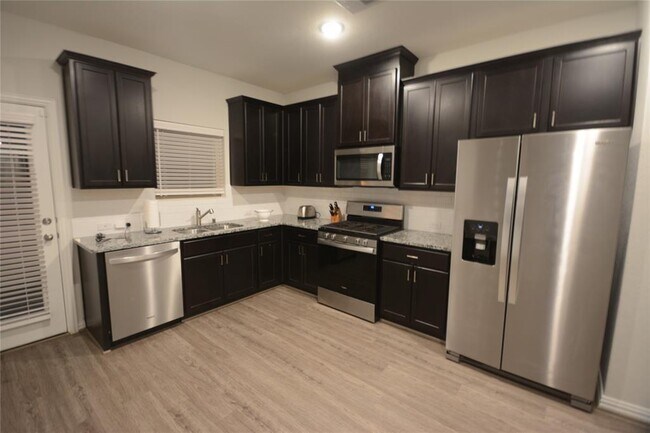 Foto del edificio - 7114 Elgin St