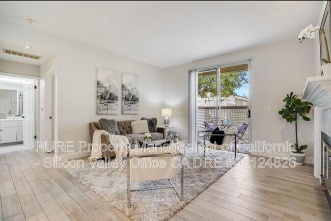 Foto del edificio - 838 Bucks Lake Ct