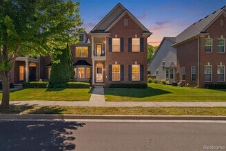 Building Photo - 42682 Park Cresent Dr