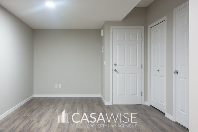 Building Photo - 6239-6176 176 Ave NW