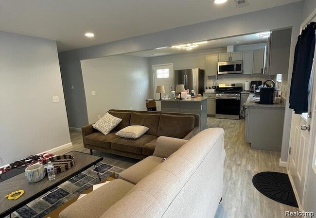 Building Photo - 27865 Brettonwoods St