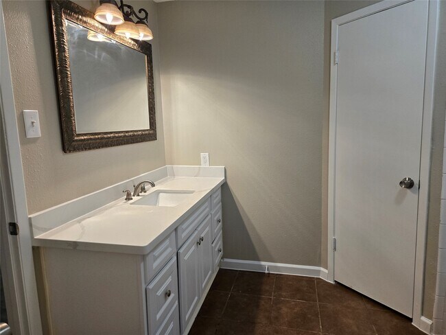 Building Photo - 2515 Maple Tree Ct