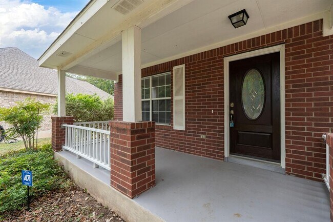 Foto del edificio - 8731 Minot Cir