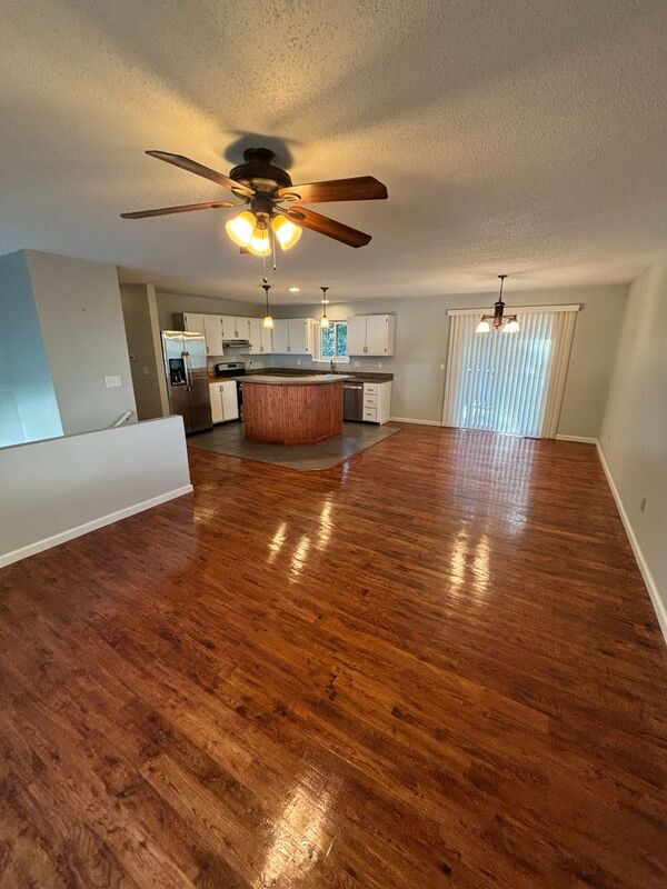 Foto del edificio - 2012 White Haven Dr