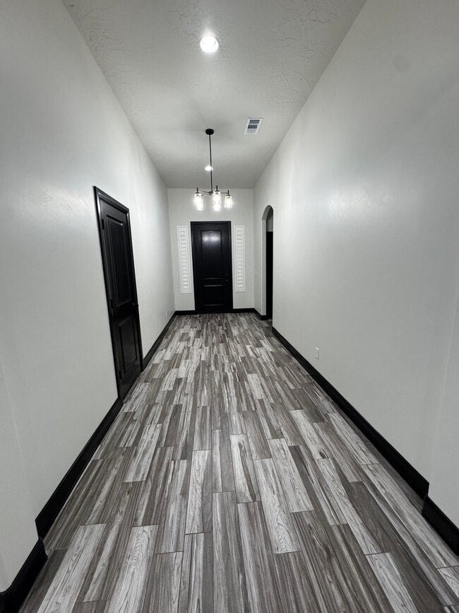 Building Photo - 4791 Crossroads Dr