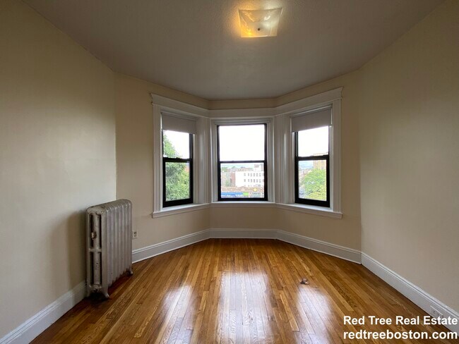 Building Photo - 1152 Commonwealth Ave