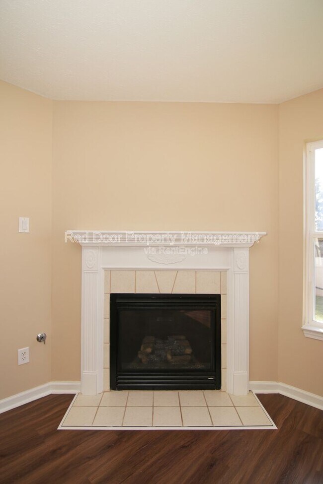 Building Photo - 12419 Deerview Dr