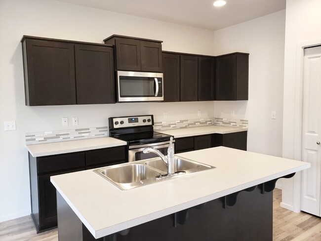 Foto del edificio - 4995 Armstrong Ave NE