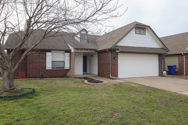 Building Photo - 3 Bed 2 Bath