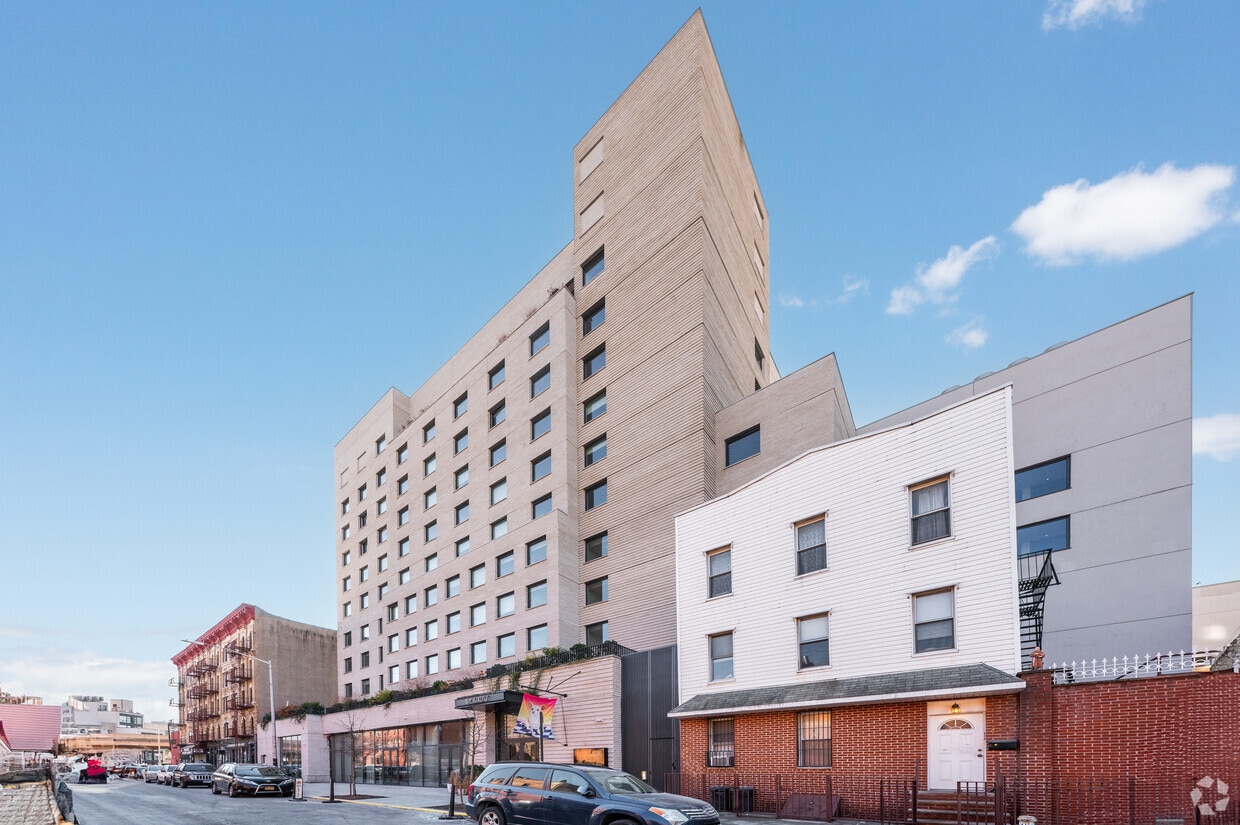 Building Photo - The Collective Williamsburg
