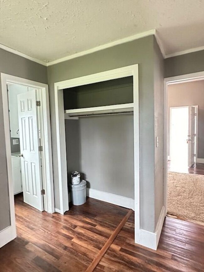 Foto del edificio - RECENTLY REMODELED 1 BEDROOM 1 BATH - COZY...
