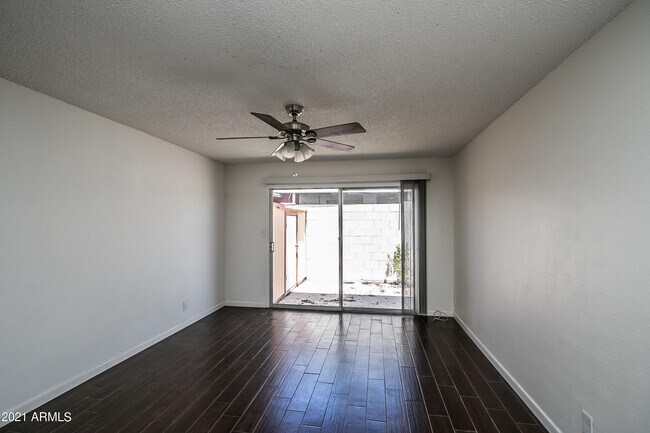 Foto del edificio - 6721 E McDowell Rd