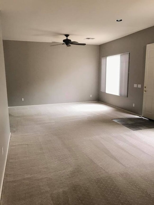 Building Photo - 3-bedroom in gated community w/community pool